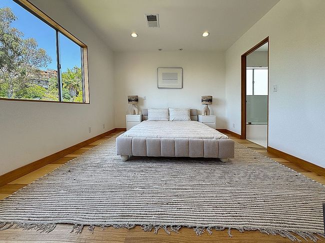 Photo of 2307 El Contento Dr, Los Angeles, CA