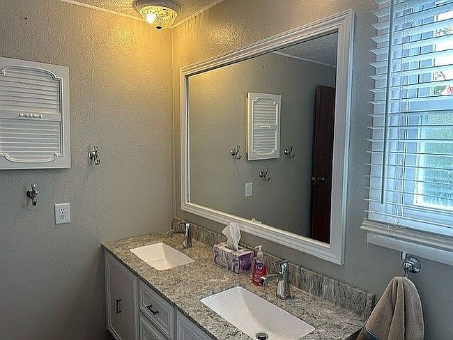 Photo of 2851 Collingwood Dr #21, Bay City, MI
