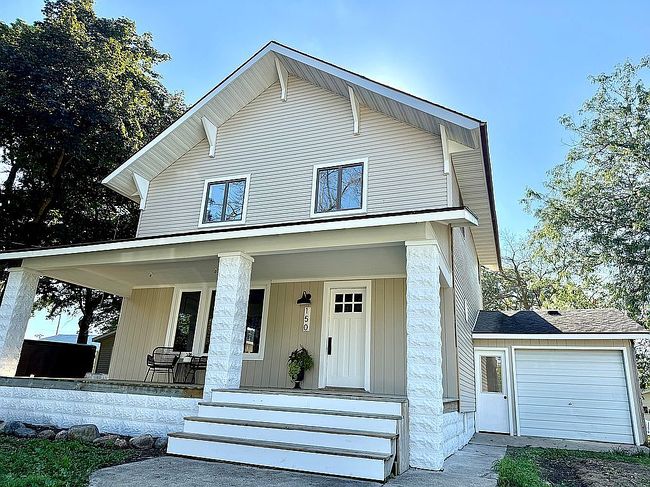 Photo of 150 N 1st St