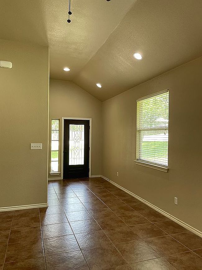 Photo of 179 E Keanahalululu Ln, Bastrop, TX