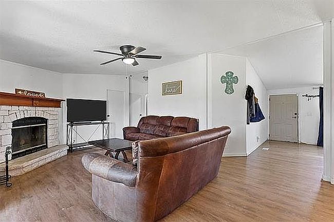 Photo of 6120 Wild Berry Trl, Joshua, TX