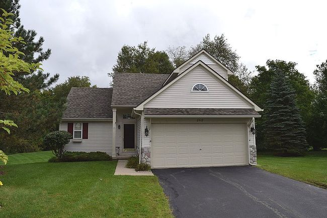 Photo of 2517 Pine Dr, Wixom, MI