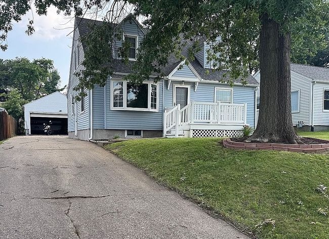 Photo of 108 Middle Rd, Muscatine, IA