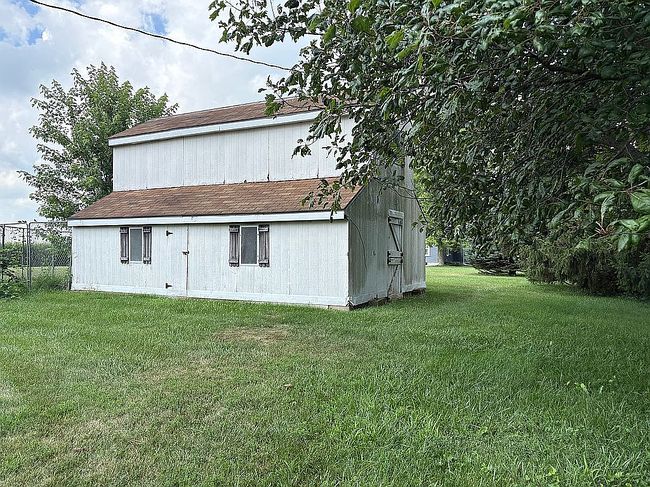 Photo of 1295 County Road 1600 E, Roanoke, IL