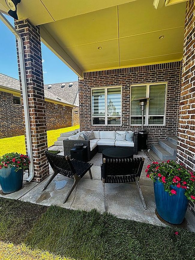 Photo of 1901 Plaza District Dr, Edmond, OK