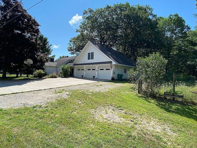 Photo of 1007 W 1st St, Tawas City, MI