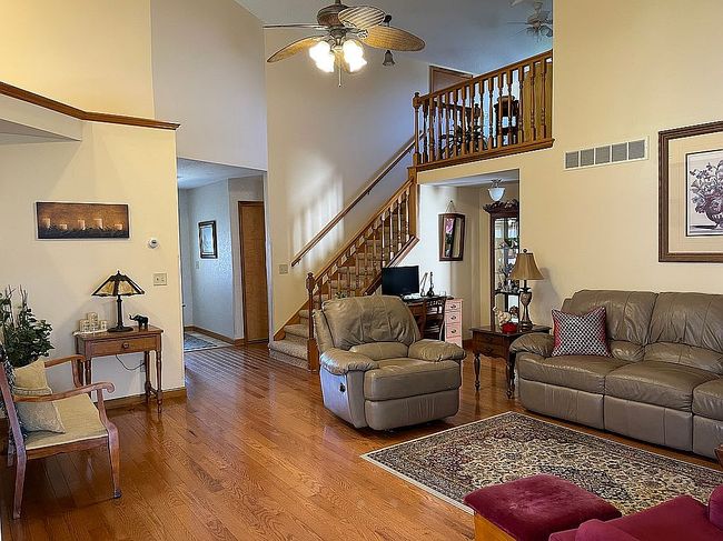 Image of 484 Woodside Pl