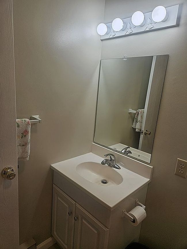 Photo of 9045 Shadow Dr, Brookville, IN