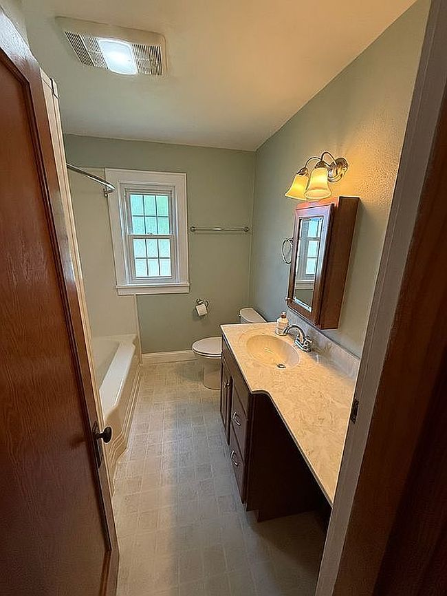 Photo of 108 S Kossuth St, Millstadt, IL