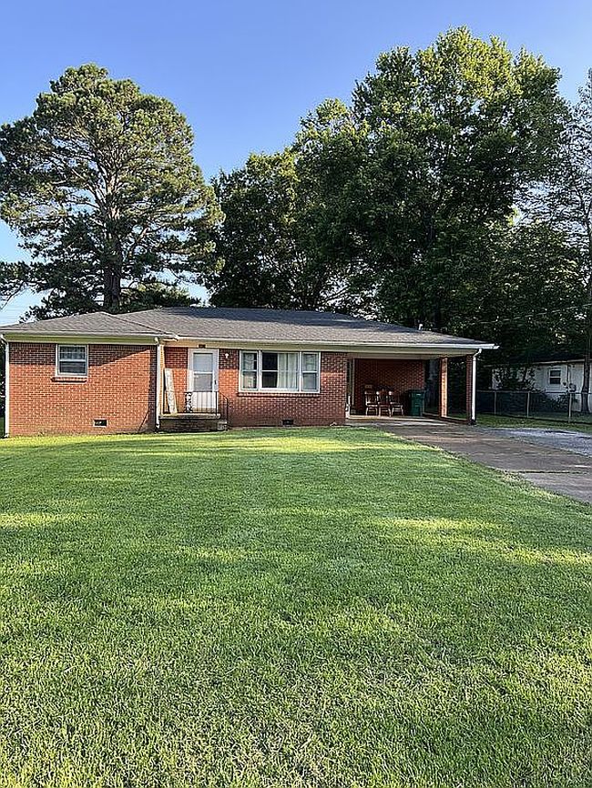 Photo of 3011 Mckellar Cv, Milan, TN