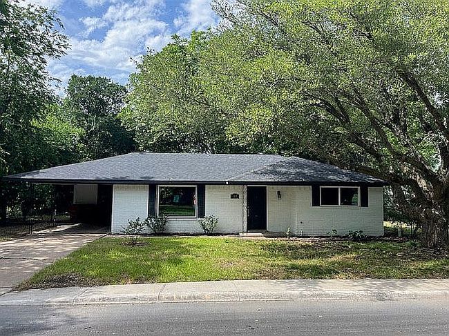 Image of 104 W Short St