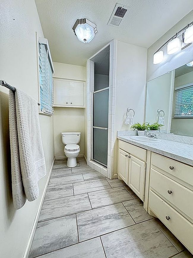 Additional photo 3 of property located at 2120 53rd St