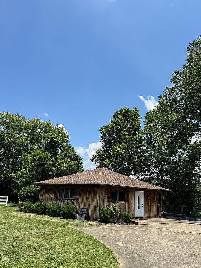 Photo of 20784 Winfield Rd, Fraziers Bottom, WV