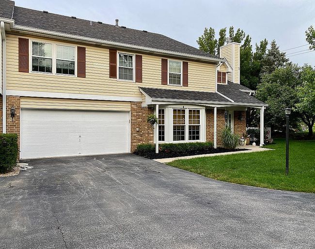 Photo of 10015 Cambridge Dr, Mokena, IL