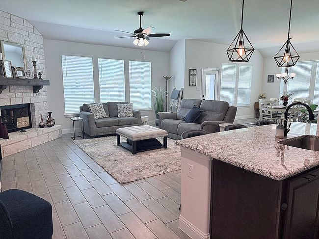 Photo of 500 River Bank Ln #X4Ma6B, Granbury, TX