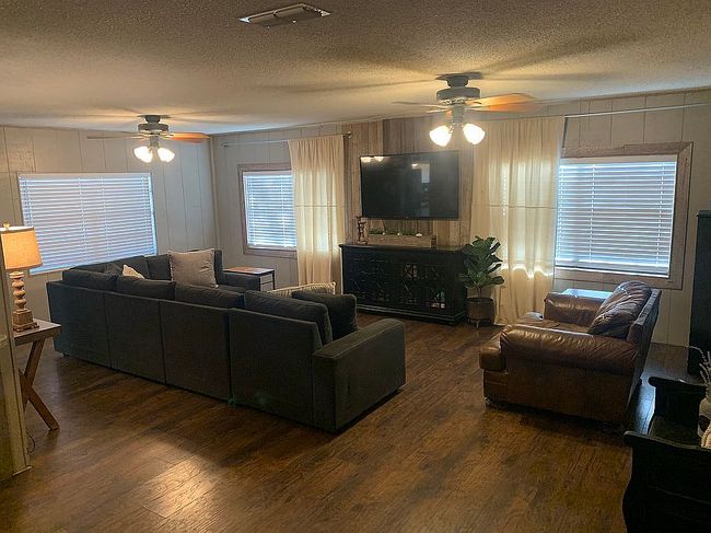 Photo of 6983 Bartosch Rd, Robstown, TX