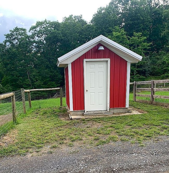 Photo of 110 Autumn Ridge Rd, Alderson, WV