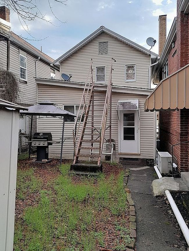 Photo of 331 Washington Ave, Charleroi, PA