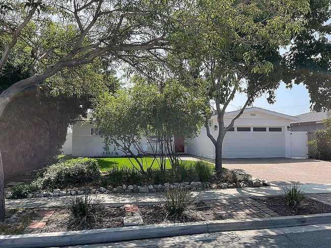 Preview of property located at 2560 W Greenacre Ave
