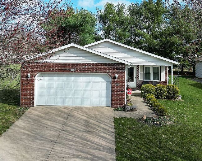 Photo of 963 Carriage Ln