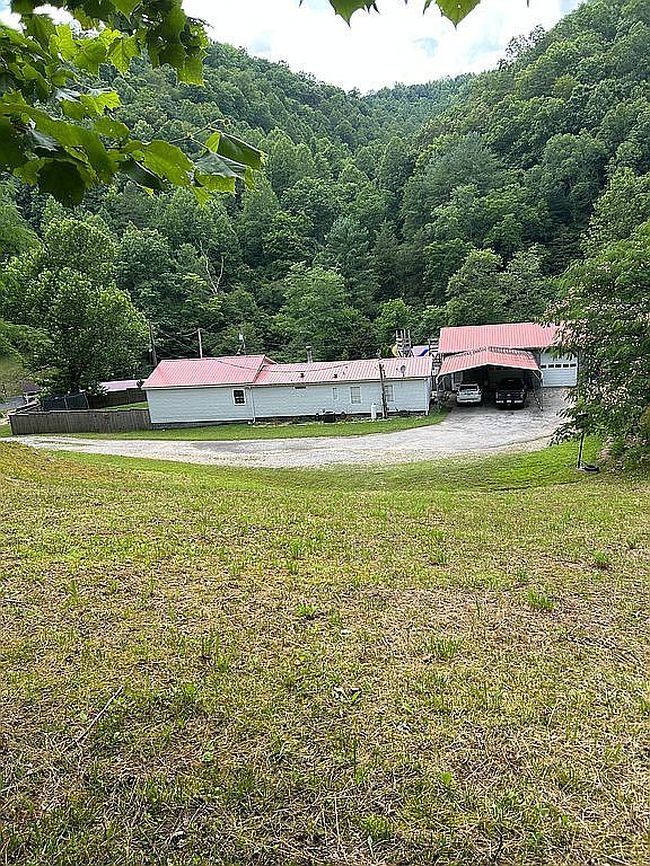 Photo of 706 Abner Fork Rd, Belcher, KY