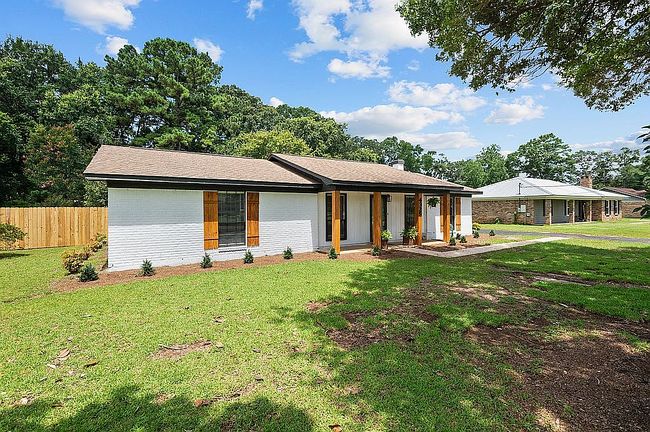 Image of 4325 Camellia Cir W