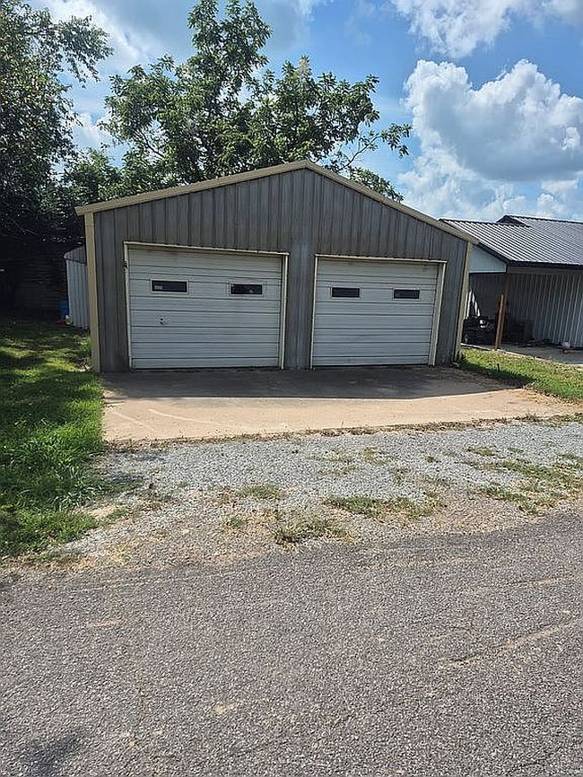 Photo of 217 N Larmon St, Colcord, OK