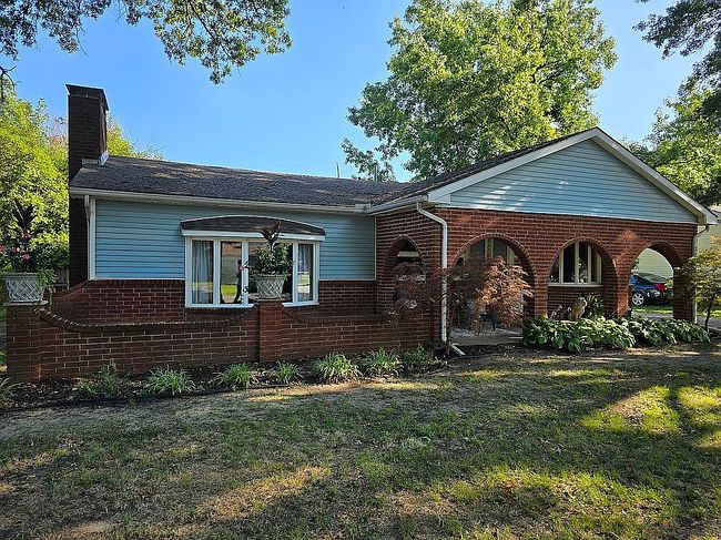 Photo of 202 W Lincoln St