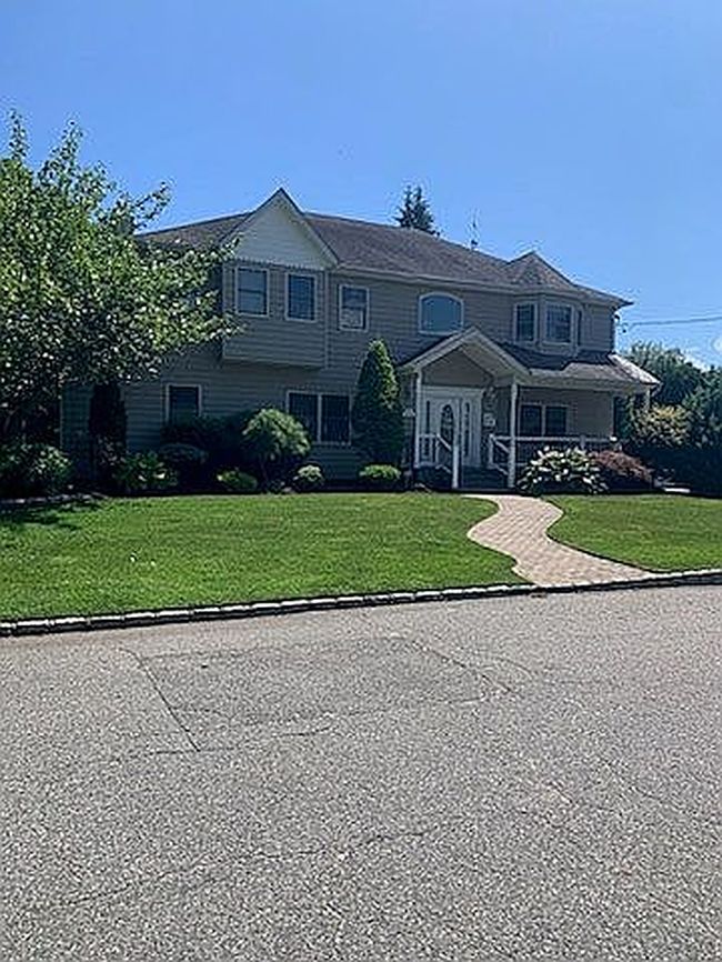 Photo of 134 Nassau St, Massapequa, NY