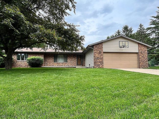 Photo of 713 Clover Ln, Storm Lake, IA