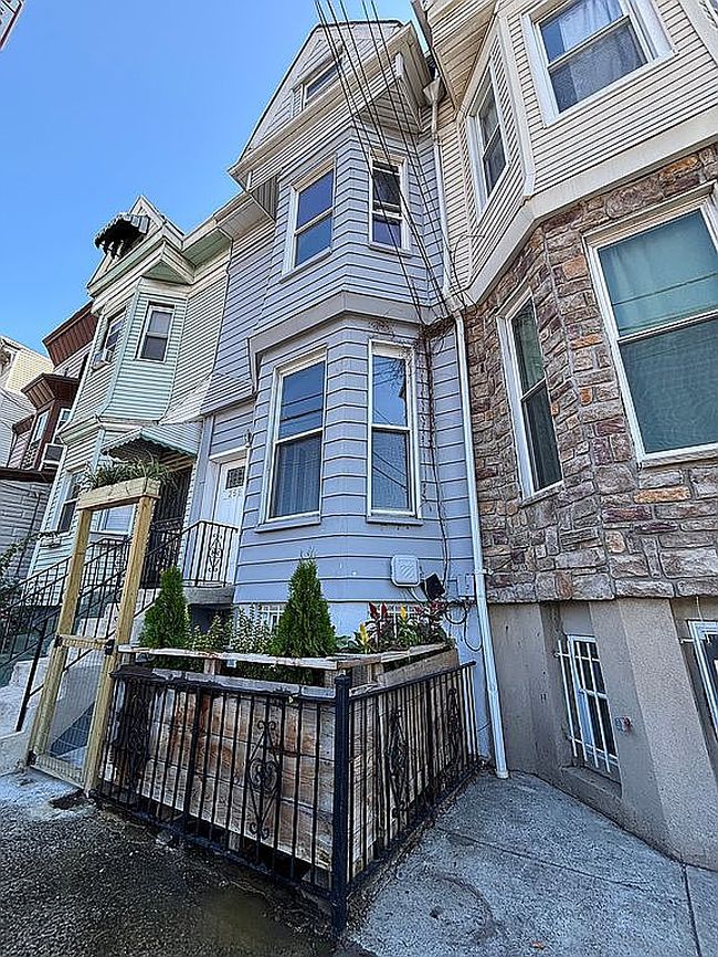 Photo of 258 Fairmount Ave