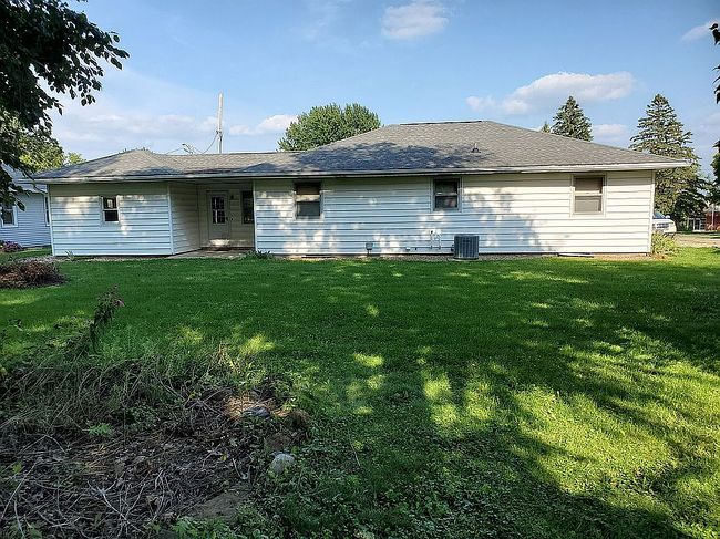 Photo of 601 1st St, Parkersburg, IA