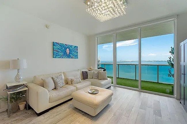 Preview of property located at 600 Ne 27th St #2100