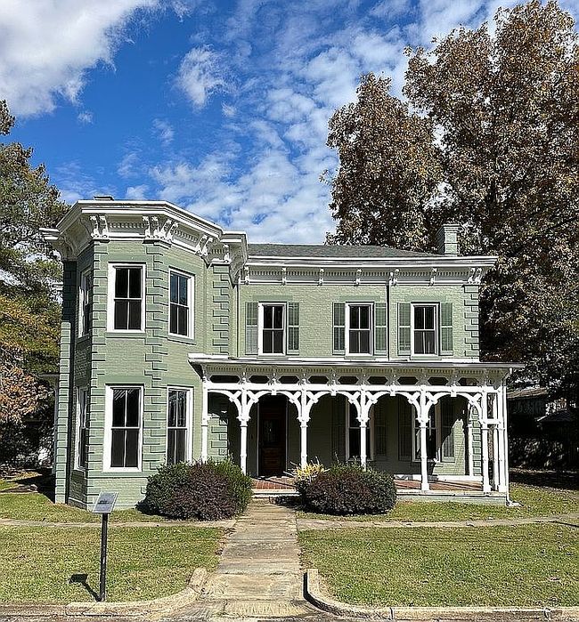 Image of 535 Front St