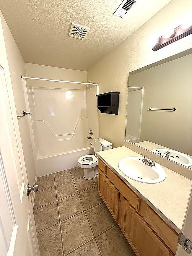 Photo of 517 Tumbleweed St, Lowell, AR