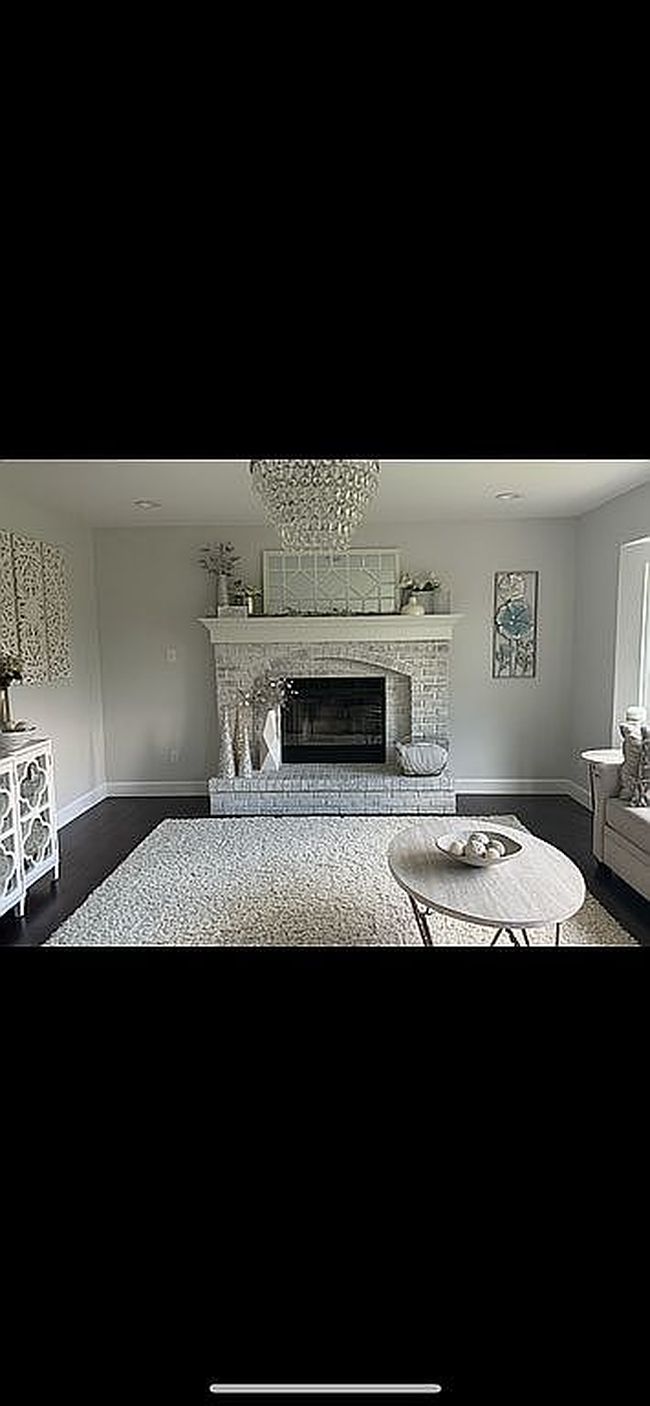 Image of 2073 Alexandria Row