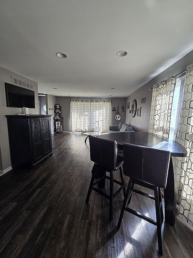 Photo of 5570 Wildrose Ave, West Bloomfield, MI