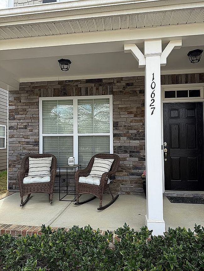 Image of 10627 Skipping Rock Ln Nw