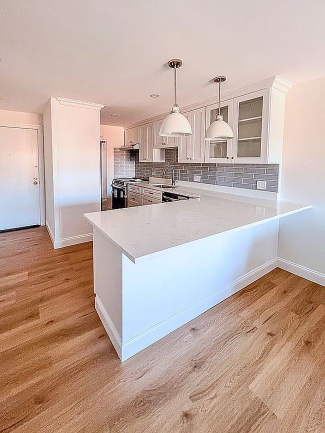 Photo of 500 Governors Dr Apt 34