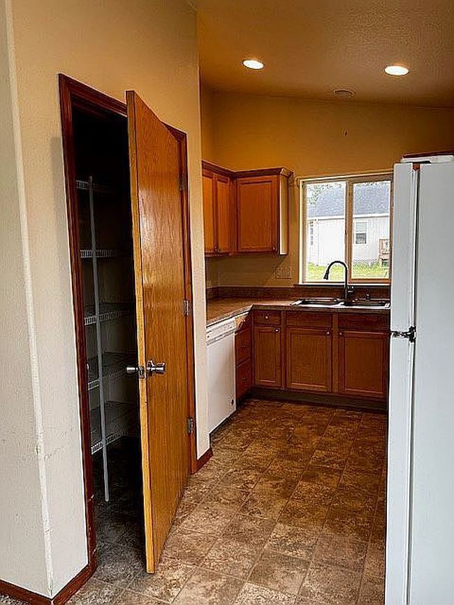 Image of 80 Hill Dr