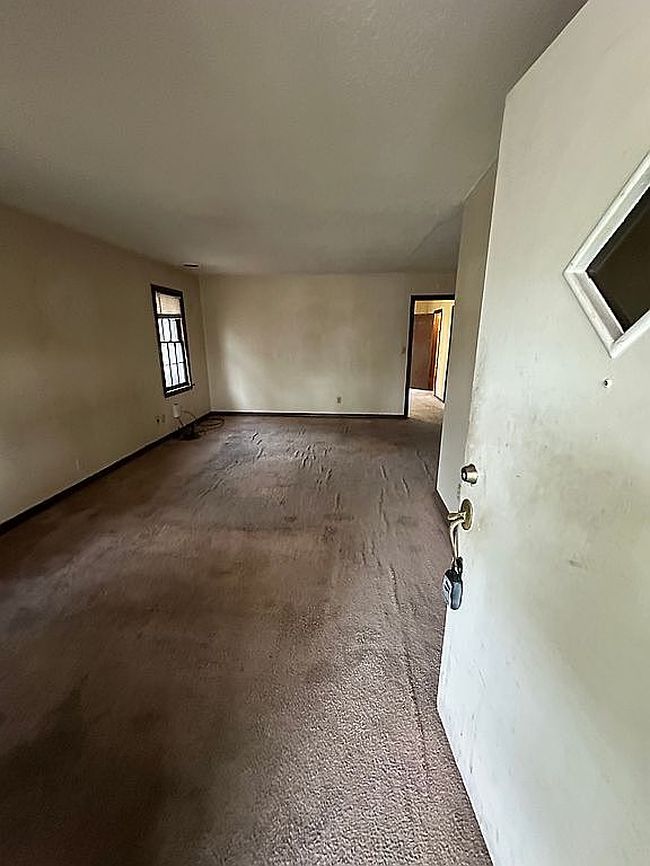 Additional photo 3 of property located at 2541 W Eubanks St