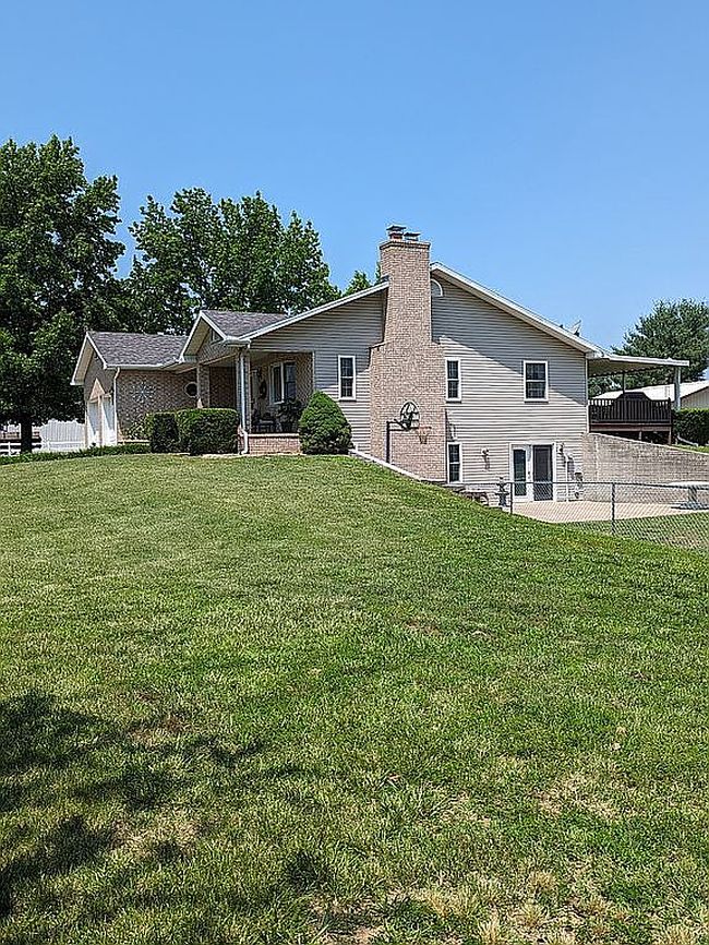 Photo of 1011 W Tracker Rd, Nixa, MO