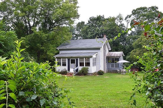 Photo of 488 Enka Lake Rd, Candler, NC
