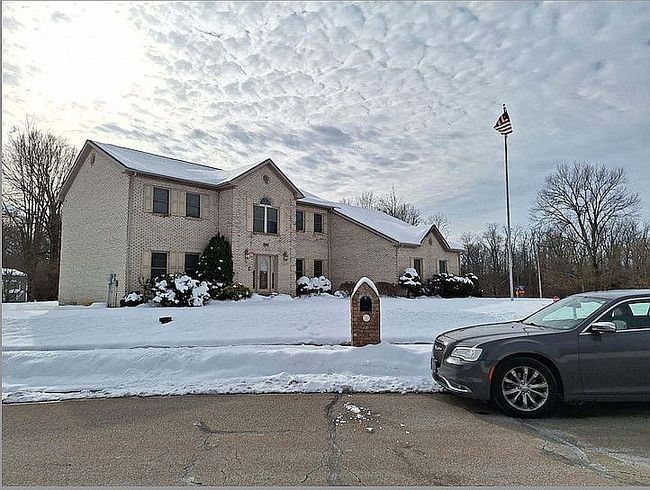 Image of 100 Collins Ct