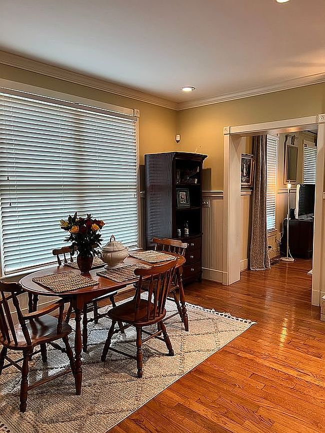 Image of 284 Lakeside Dr