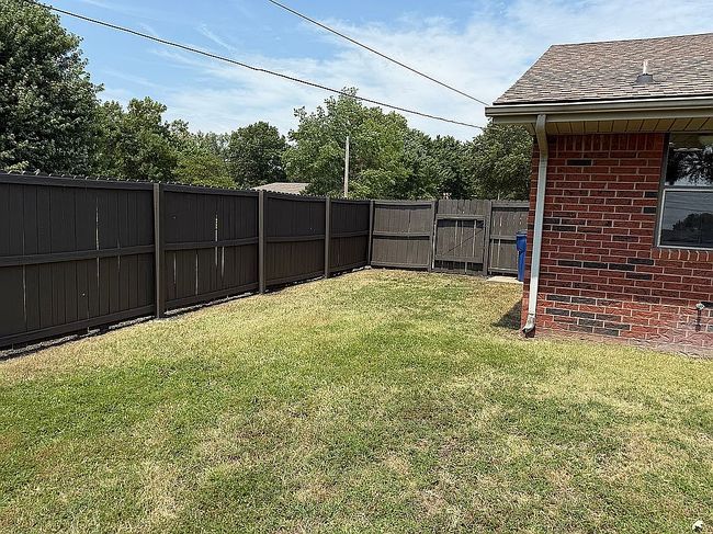 Photo of 1413 Cortez Ave, Coffeyville, KS