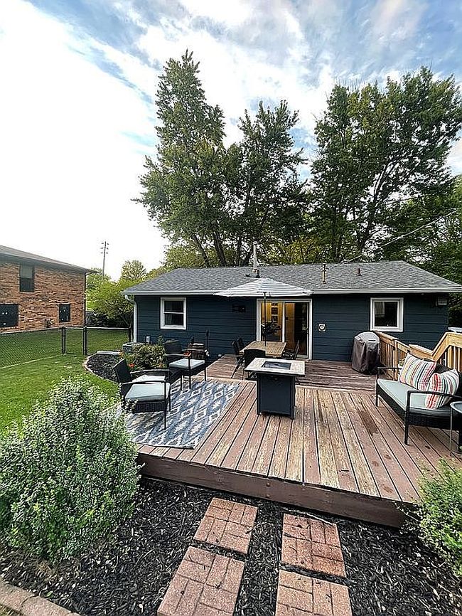 Photo of 1135 Golden Valley Dr, Bettendorf, IA