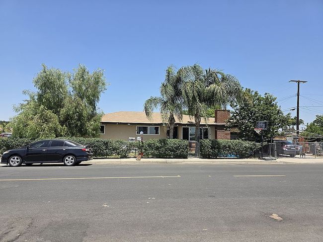 Photo of 405 17th Ave, Delano, CA