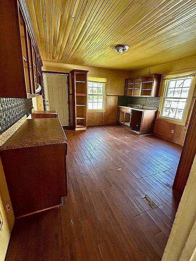 Image of 229 Walnut St