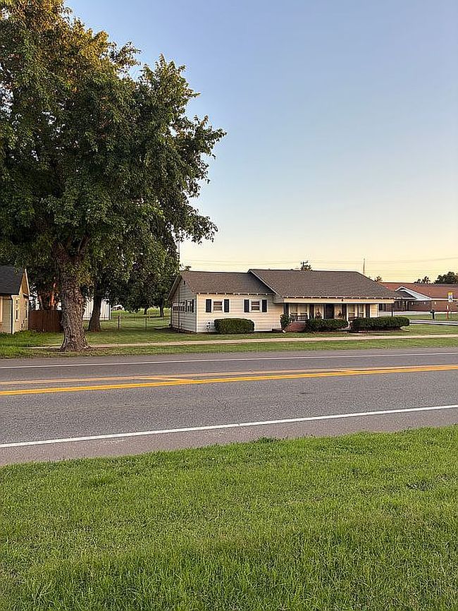 Photo of 8 W Main St, Tuttle, OK